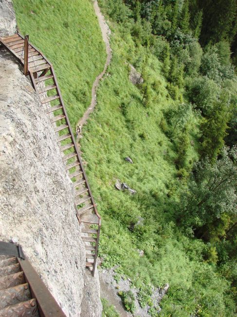 Pinut - Eisentreppen auf dem ersten Abschnitt des Klettersteig